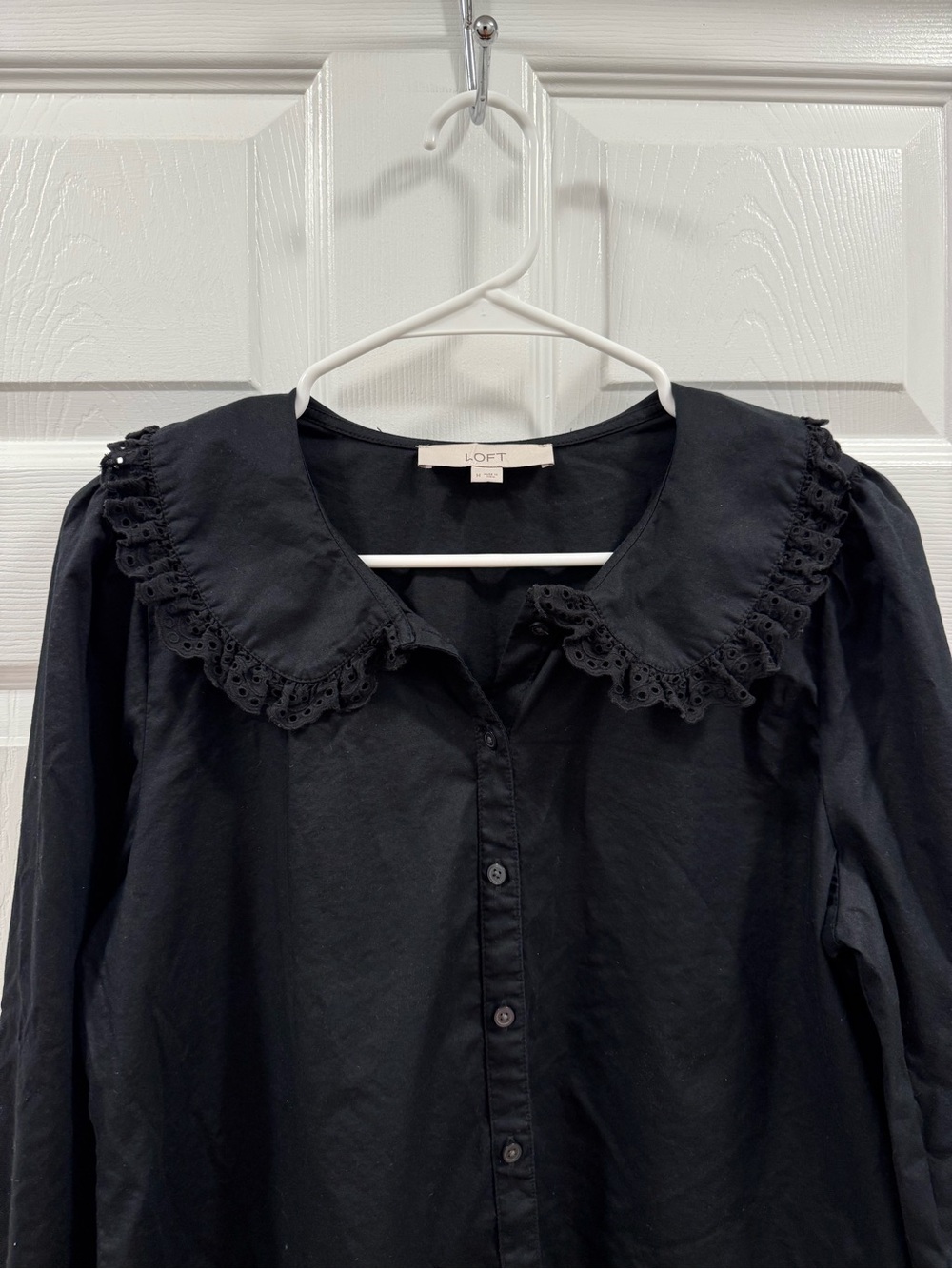 LOFT Women’s Black Button-Front Blouse with Lace Peter Pan Collar size Medium us